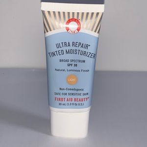 First aid beauty tinted moisturizer LIGHT SPF 30